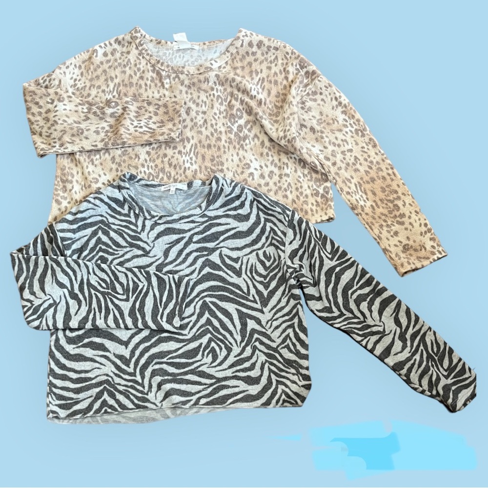 ⭐️EUC - Lot of 2 Animal Print Womans Small Light Fleece Long Sleeve Tops